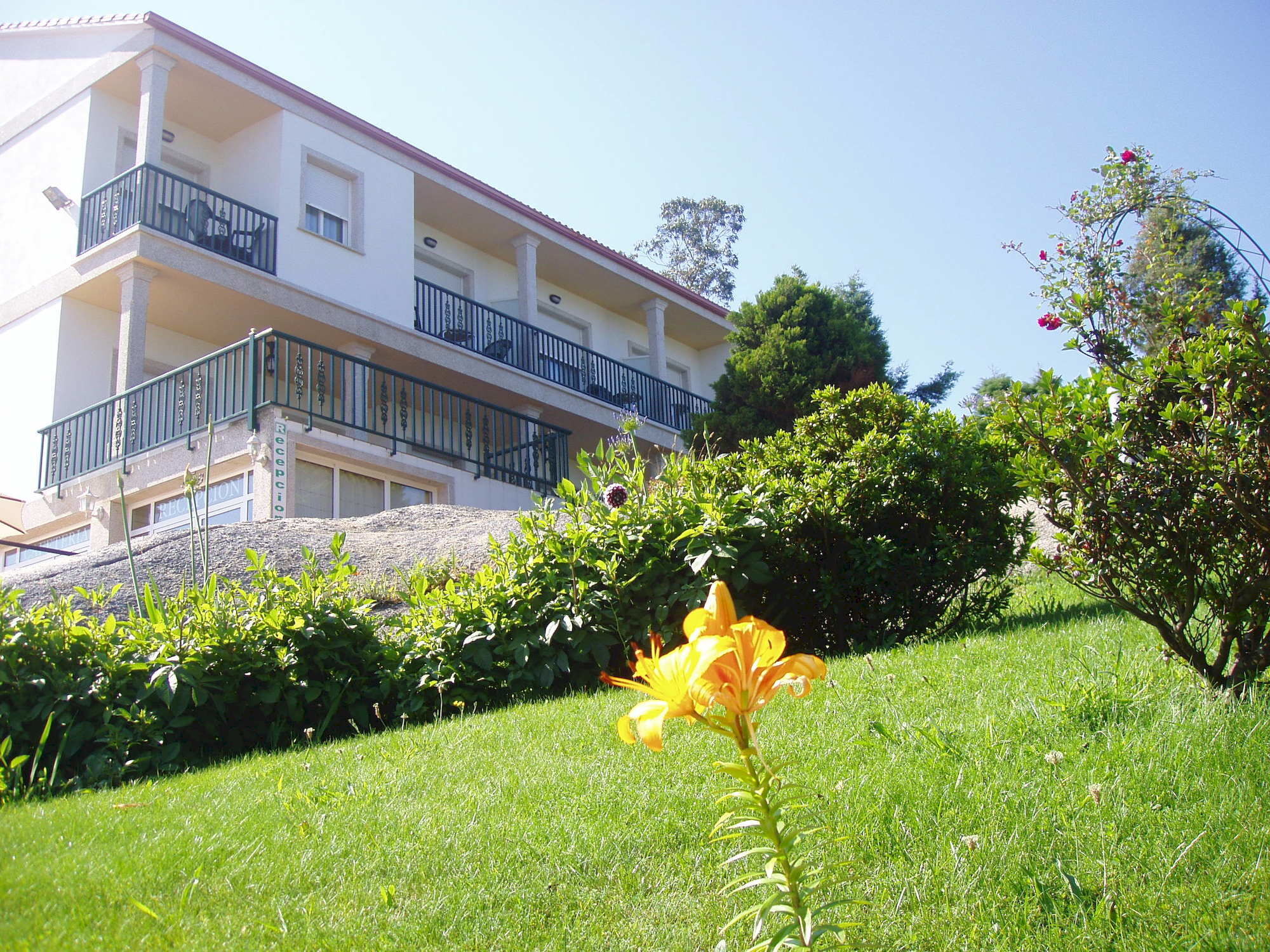 Hotel&Apartamentos Cons da Garda San Vicente do Grove Bagian luar foto